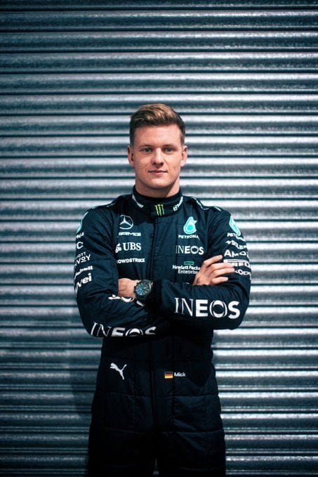 “Hang it in the Louvre”: Mercedes sends F1 fans into meltdown after