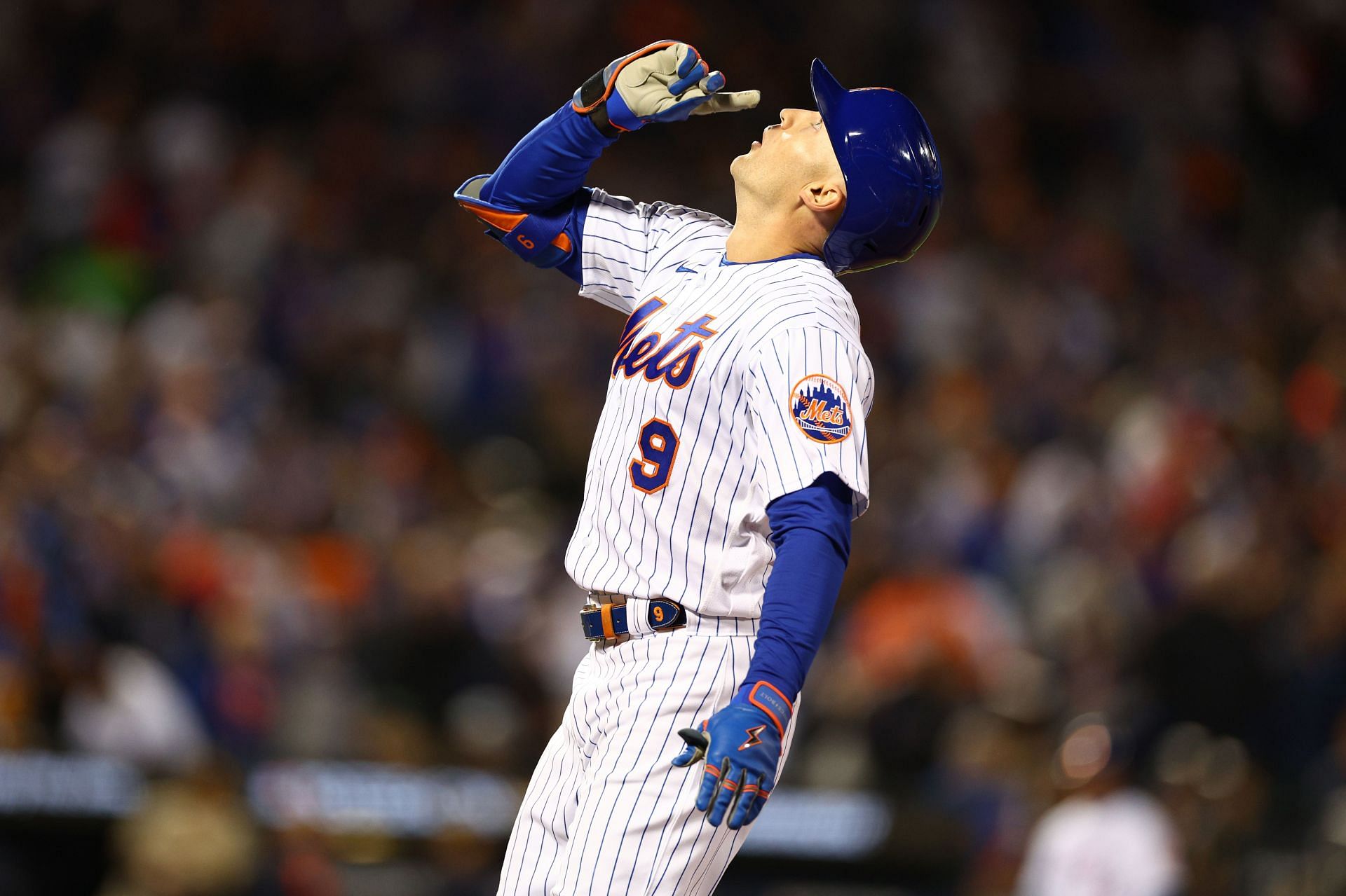 New York Mets center fielder Brandon Nimmo makes a catch on a