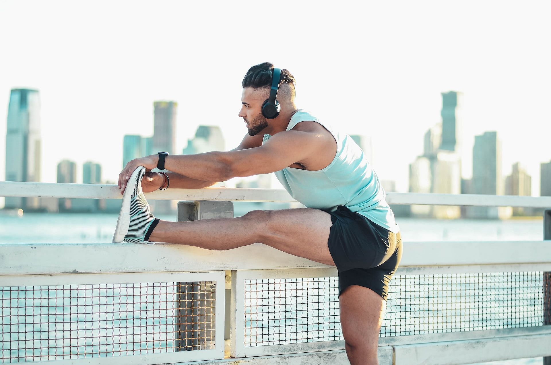 Stretches for shin splints (Photo via Michael DeMoya/Unsplash)