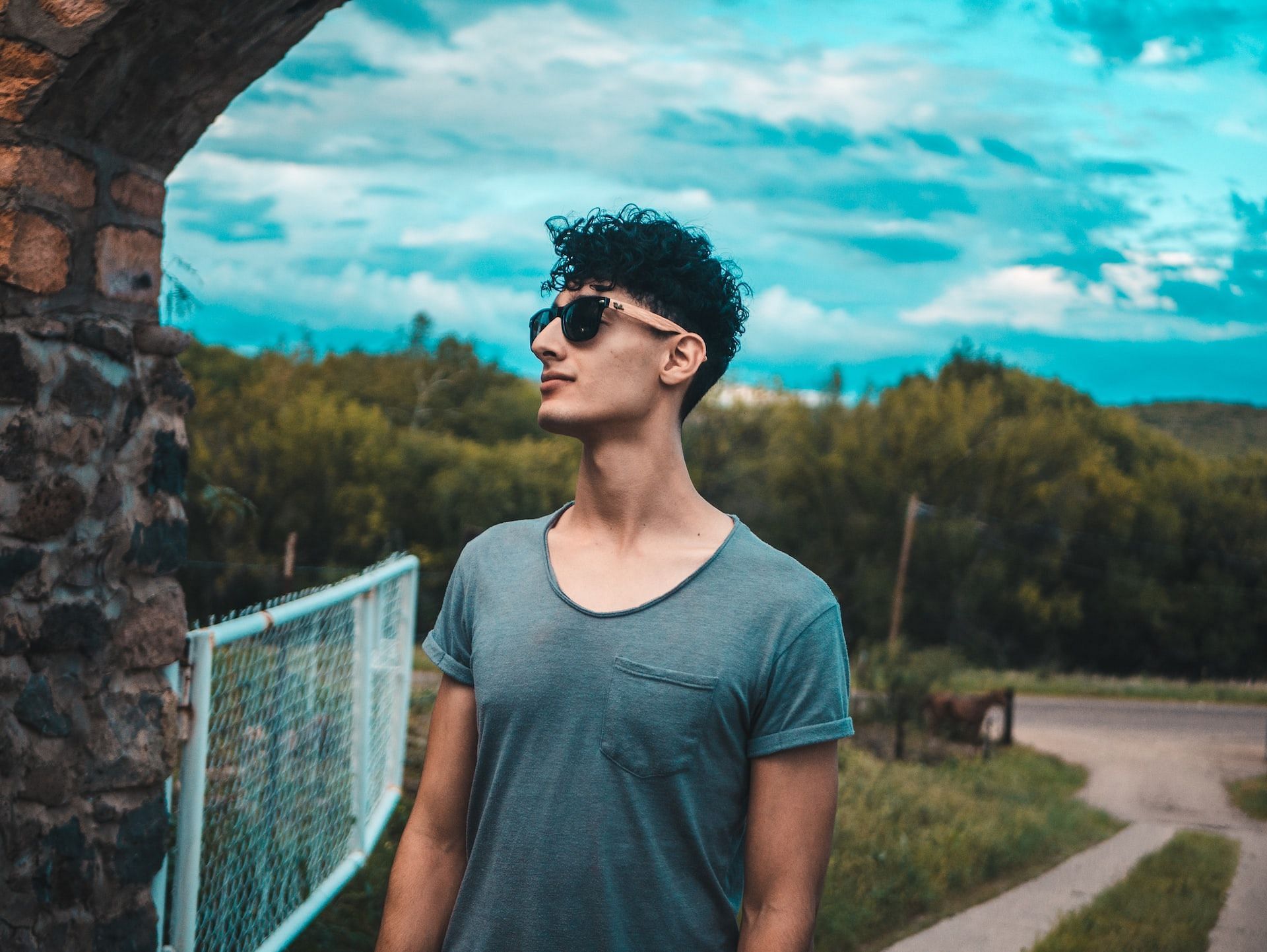 Exercises for a defined jawline (Photo via Unsplash/Daniel Apodaca)