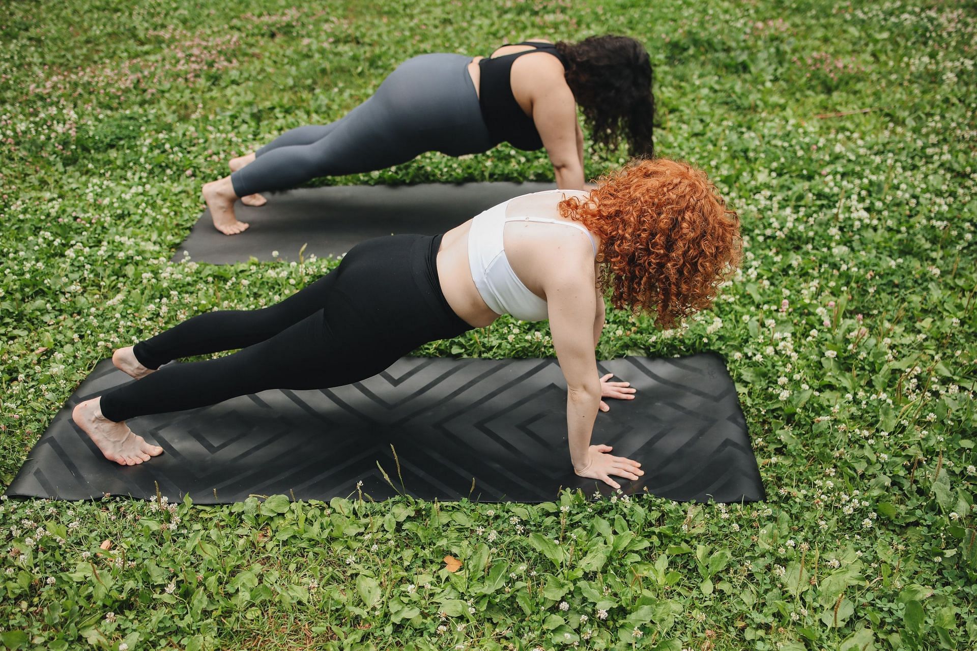 Mountain climbers helps greatly in building abs (Photo by Polina Tankilevitch/pexels)