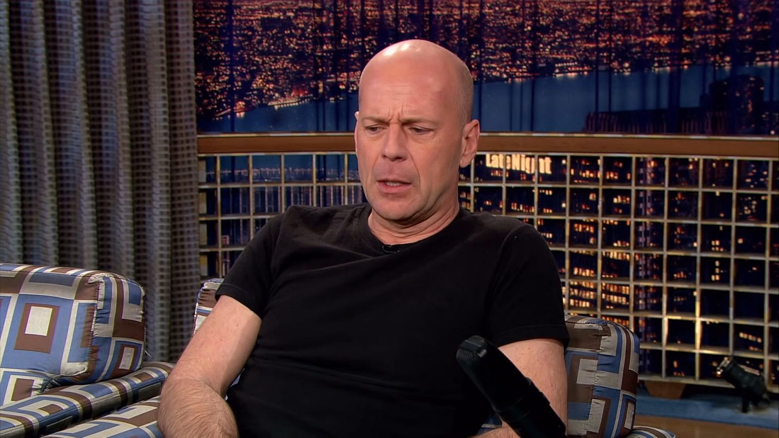 How tall is Bruce Willis?