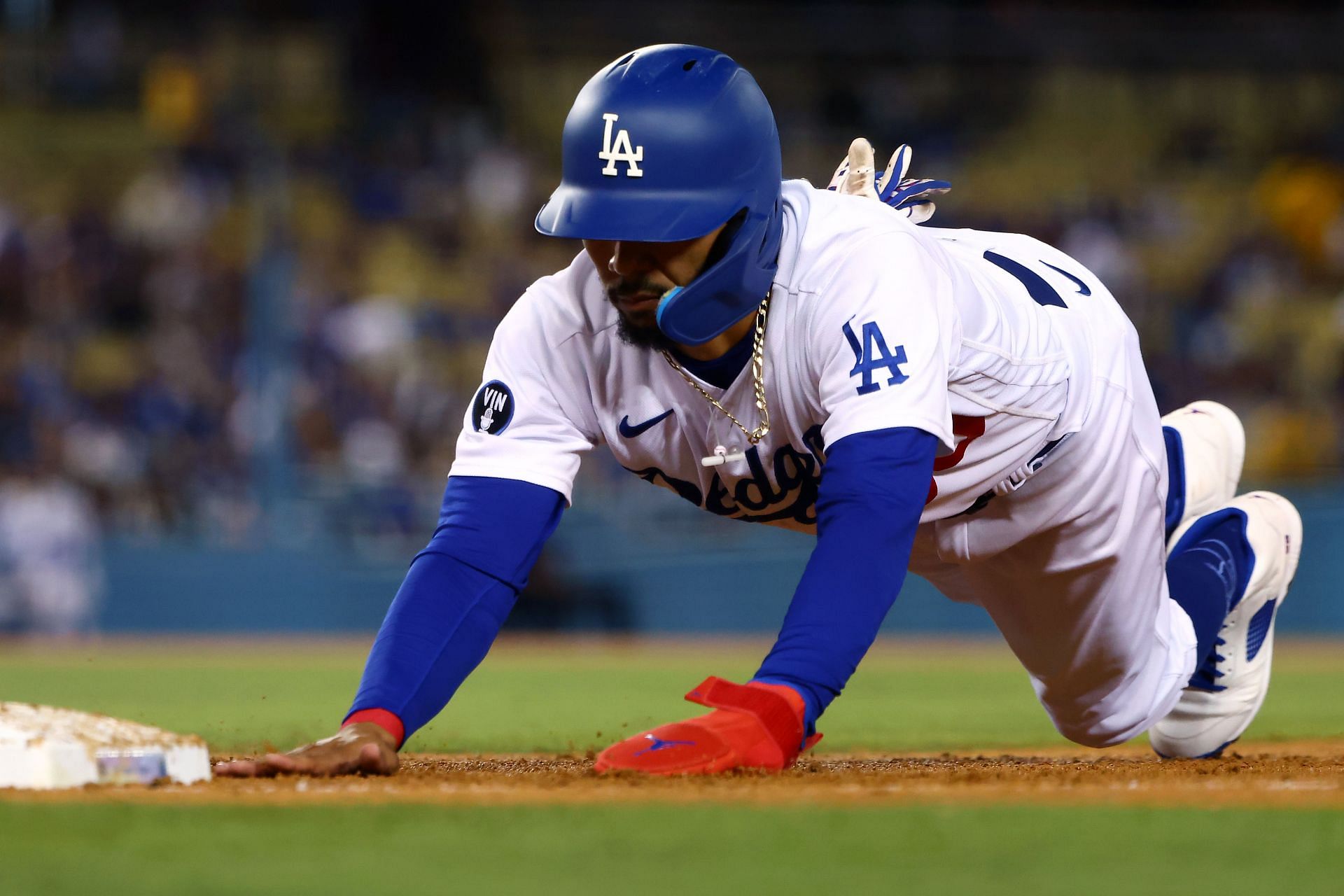 Dodgers' Mookie Betts and Tyler Anderson named Gold Glove