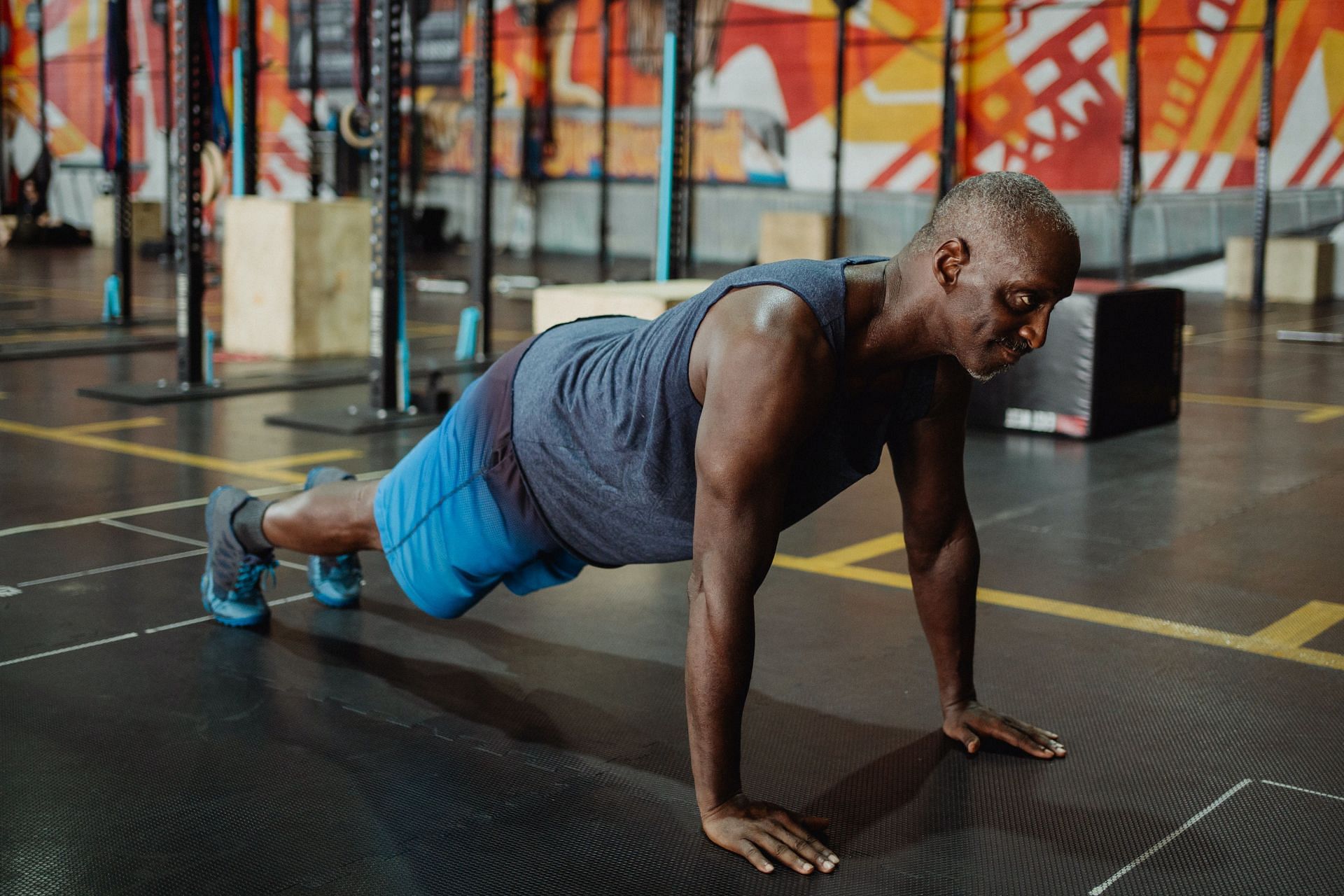 Pike push-up (Photo via Pexels/Ketut Subiyanto)