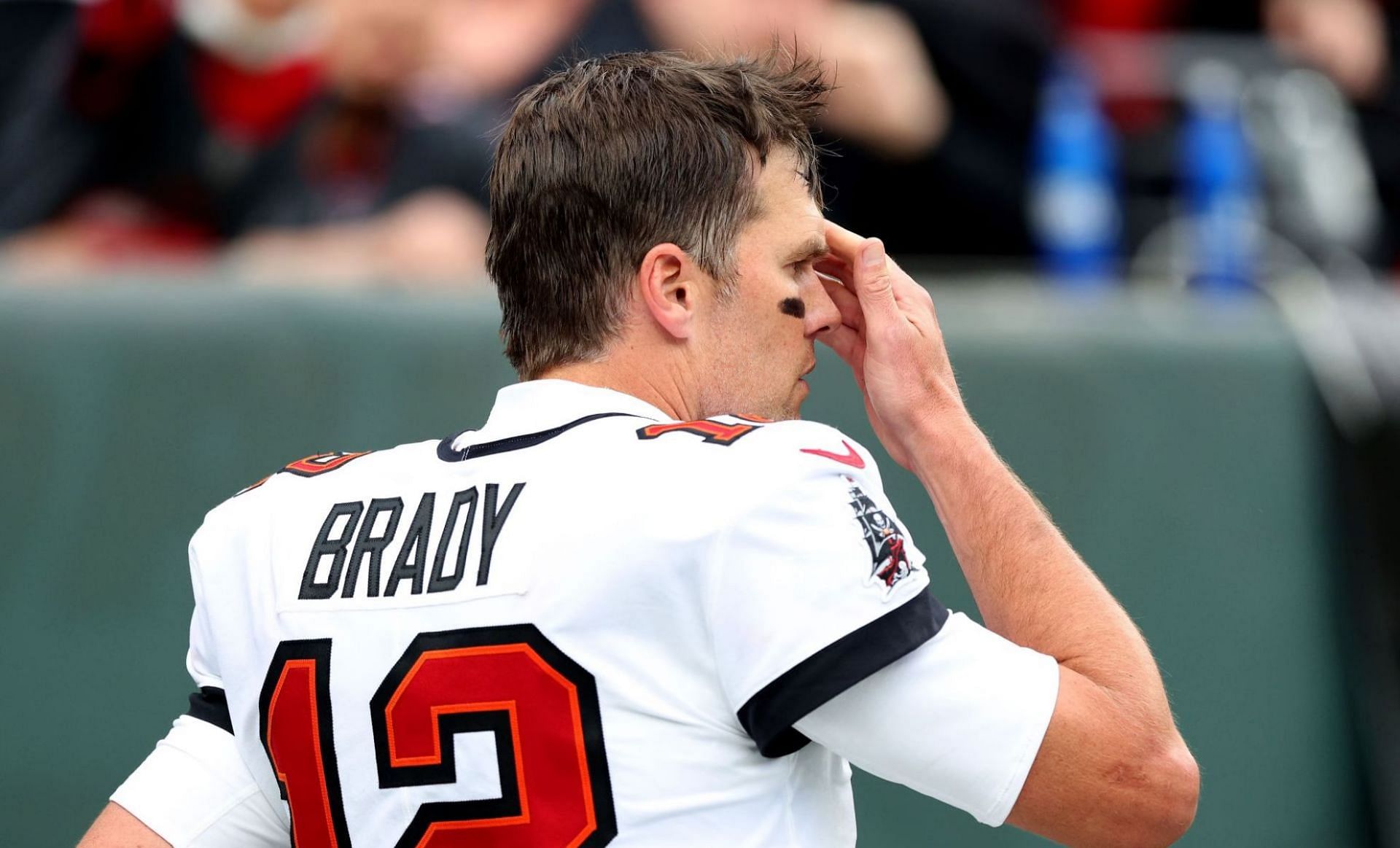 Bucs' Tom Brady apologizes for comparing football to military