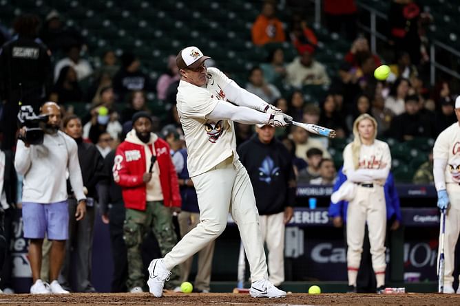WATCH: Former MLB star Jose Canseco shows he hasn't lost his power swing by casually demolishing a ball at 2023 Cactus Jack HBCU Classic