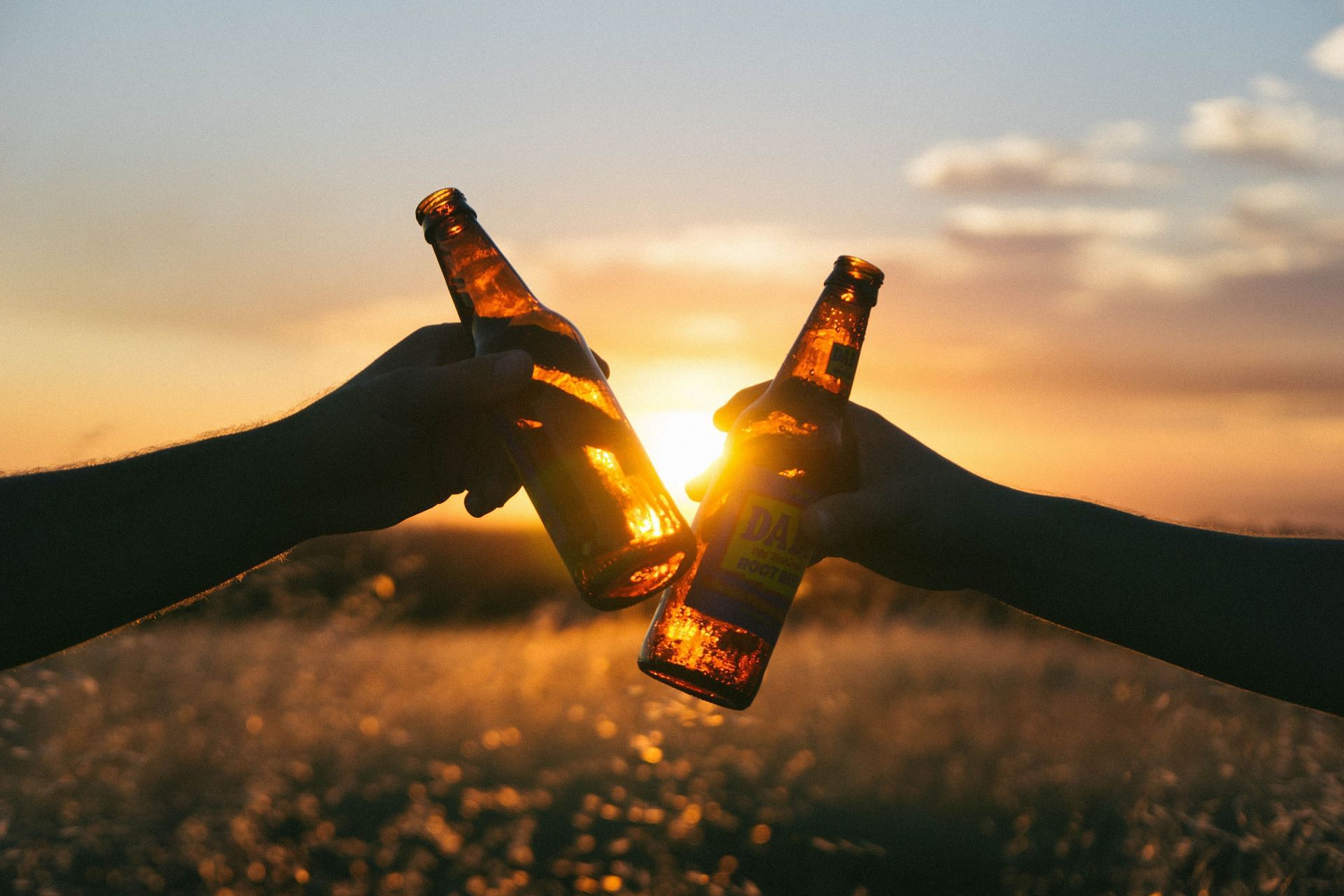 Excessive alcohol consumption is a factor in aging ahead of time. (Image via Unsplash/Wil Stewart)