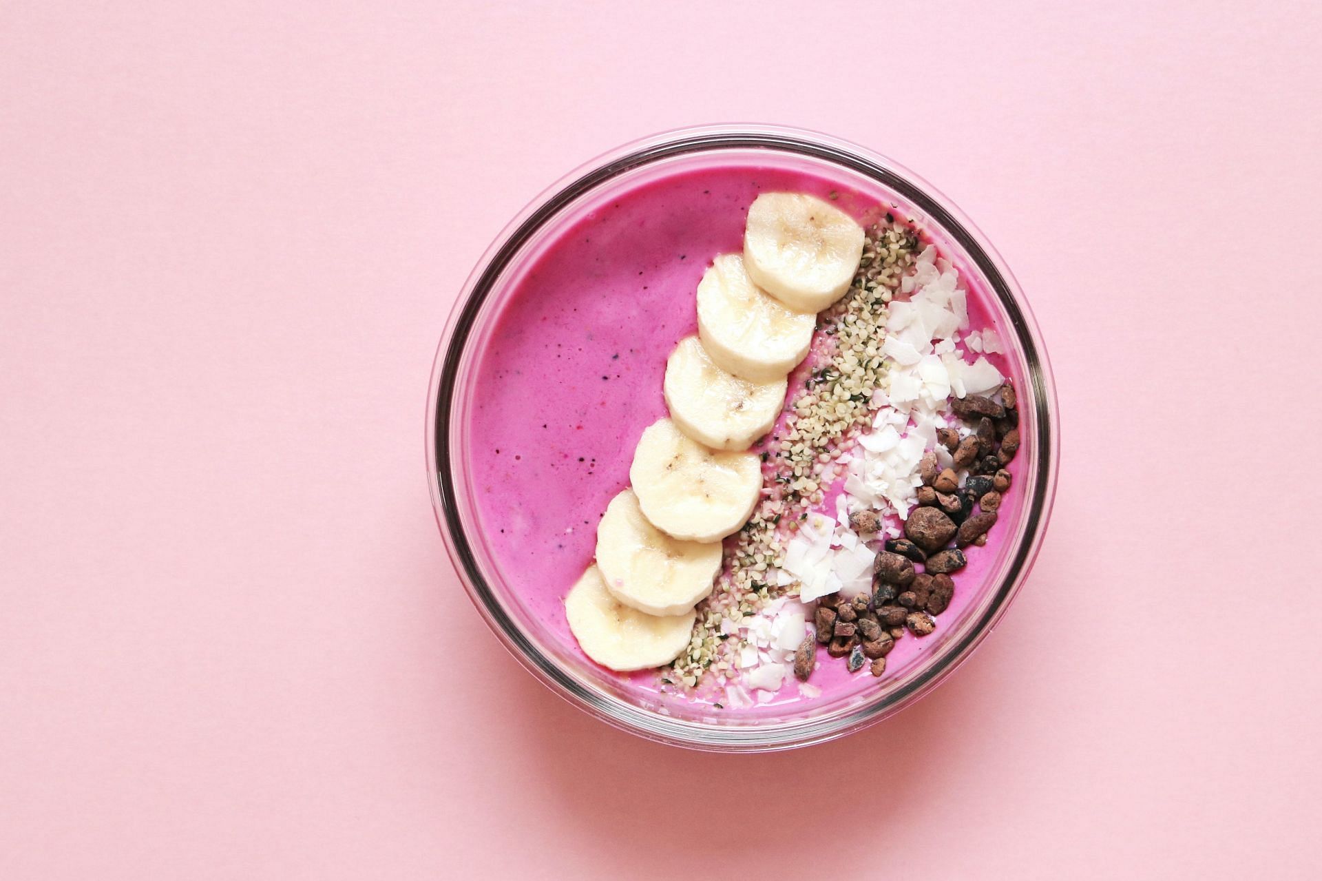 One reason why chia seeds good for you is because they are loaded with antioxidants. (Image via Pexels / Madison Inouye)