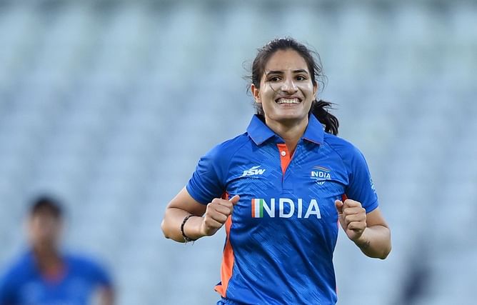 WPL Auction : रेणुका सिंह की बोली पर साथी खिलाड़ियों ने मनाया जश्न, RCB ने 1.5 करोड़ में खरीदा