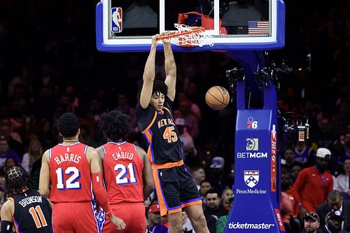 Jericho Sims of the New York Knicks dunks against the Philadelphia 76ers