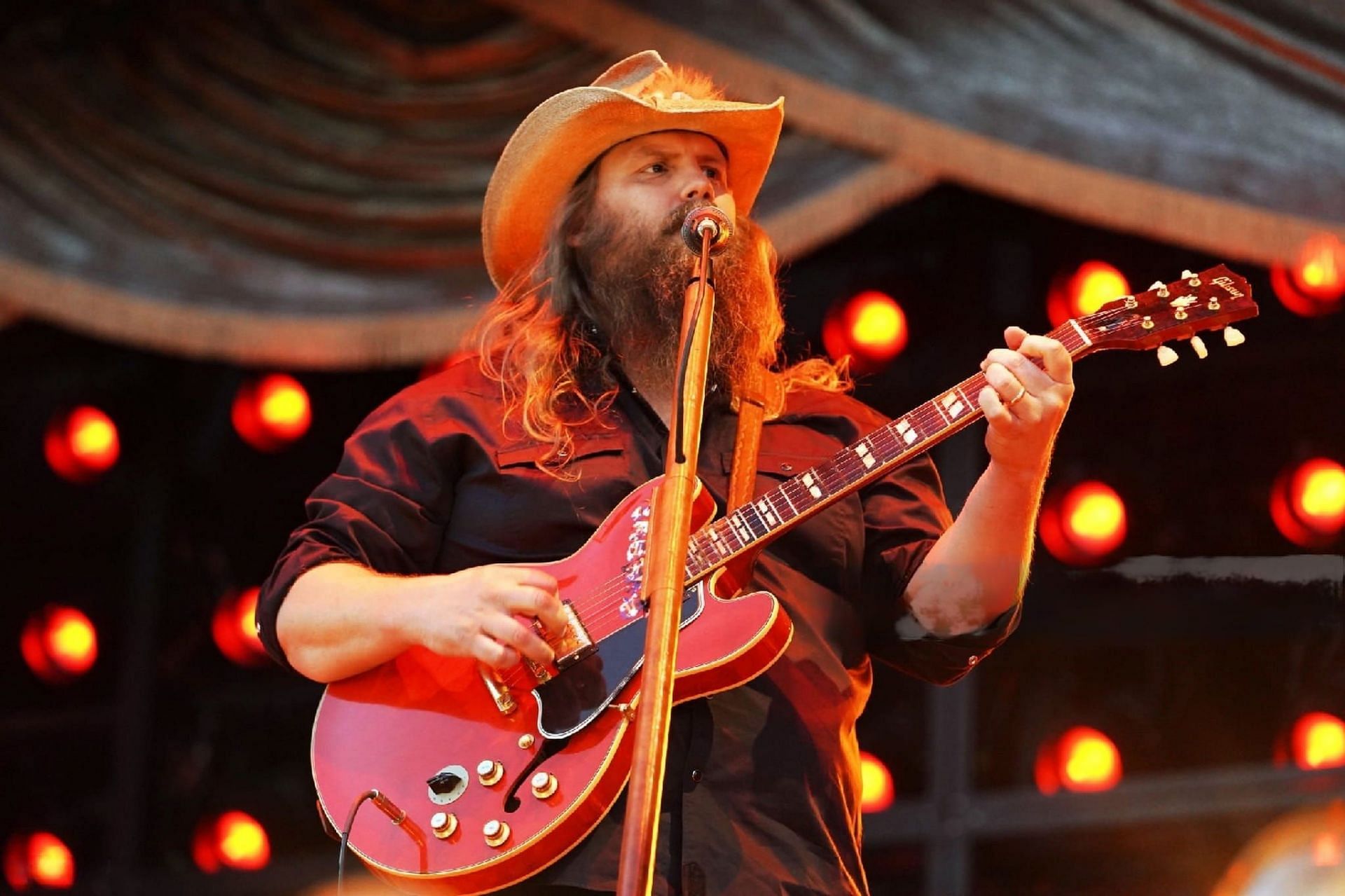 Chris Stapleton performing at the Pilgrimage Music and Cultural Festival, 2022 (Image via Getty)