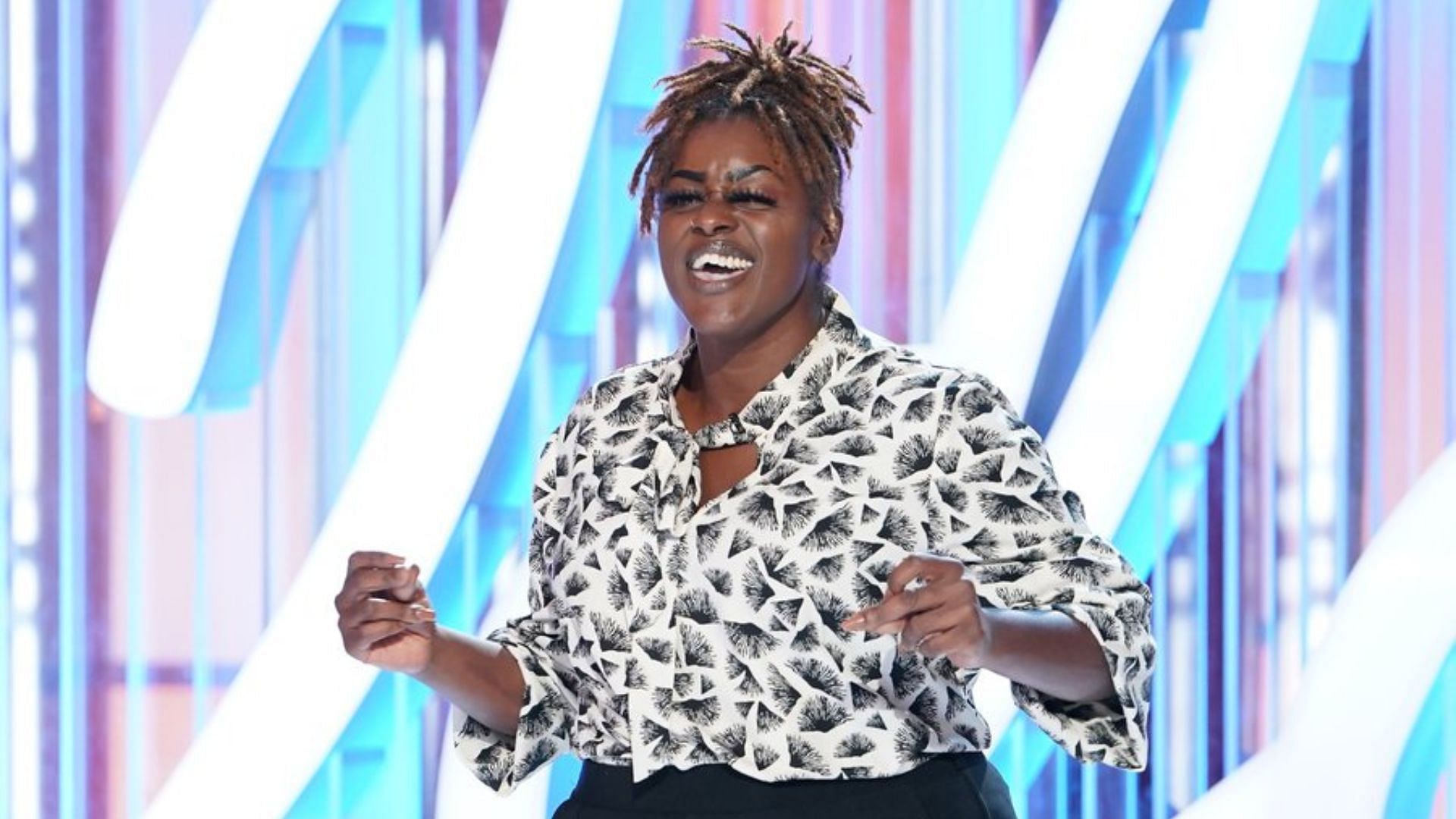 Lucy Love performs on American Idol season 21