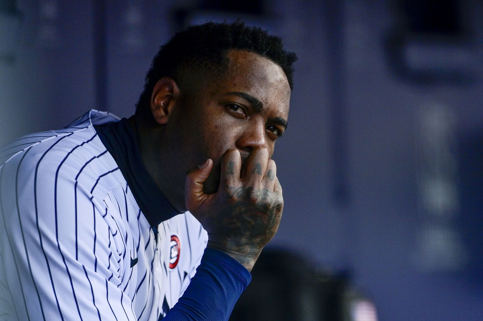 Royals officially sign Aroldis Chapman to one-year deal - Royals