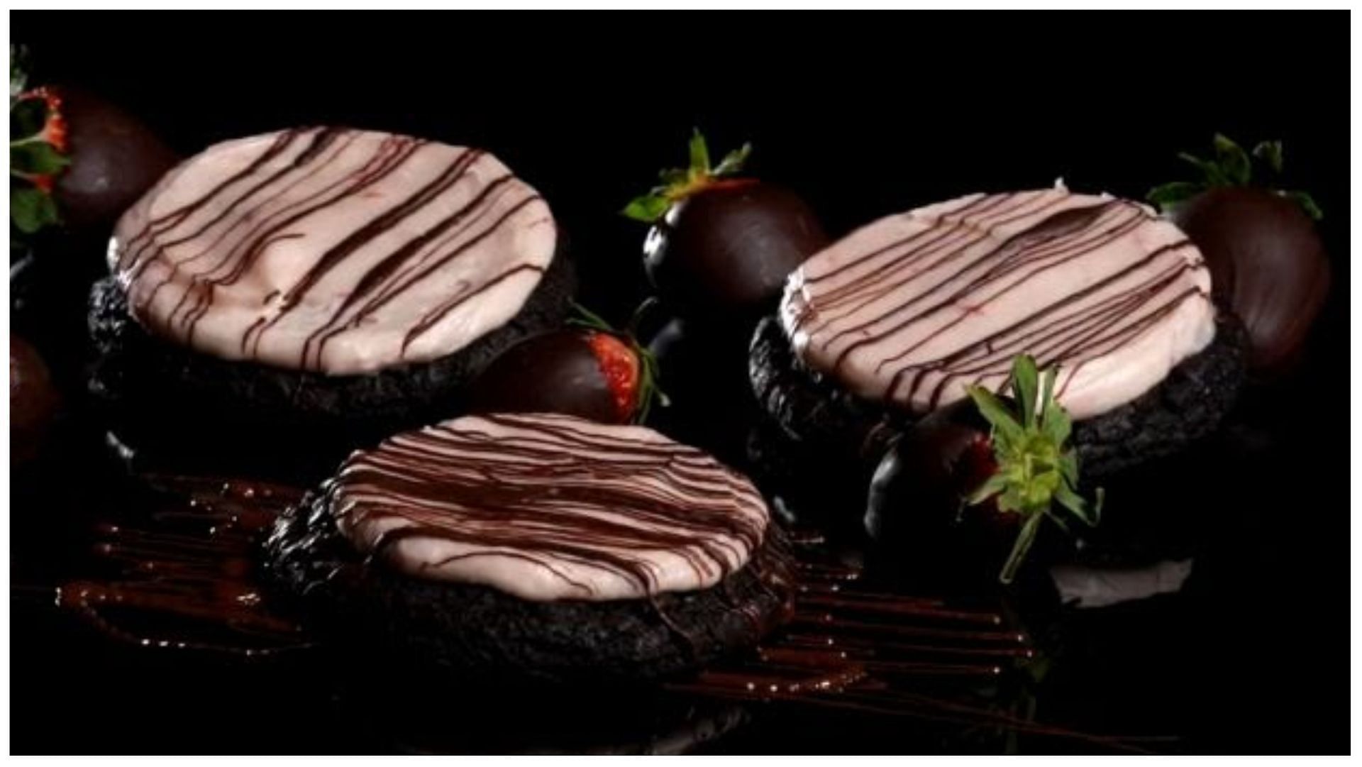 Crumbl cookies brings Chocolate Covered Strawberry Cookie this week! (Image via Crumbl Cookies)