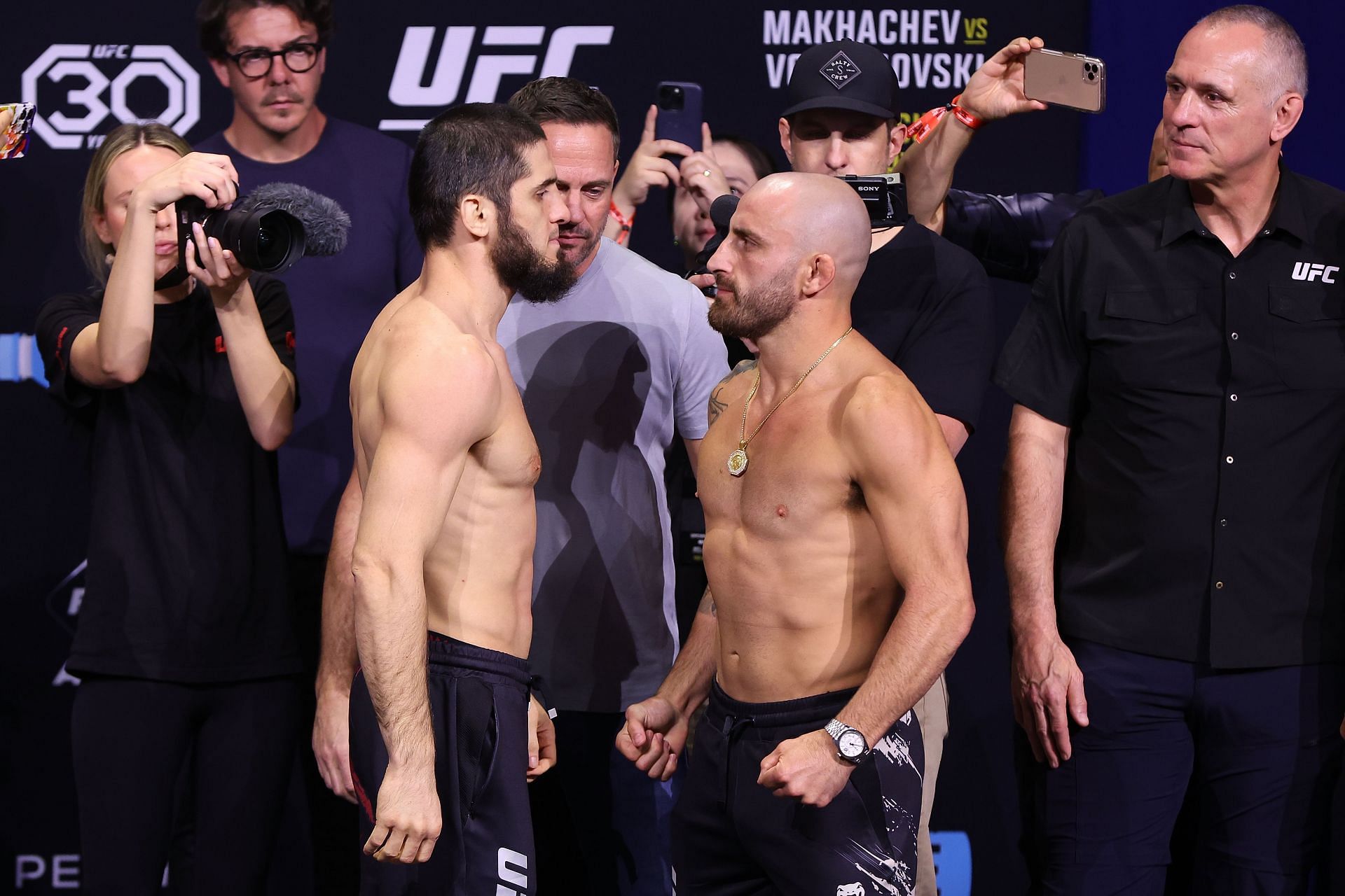 Islam Makhachev and Alexander Volkanovski agree to a rematch backstage at UFC 284