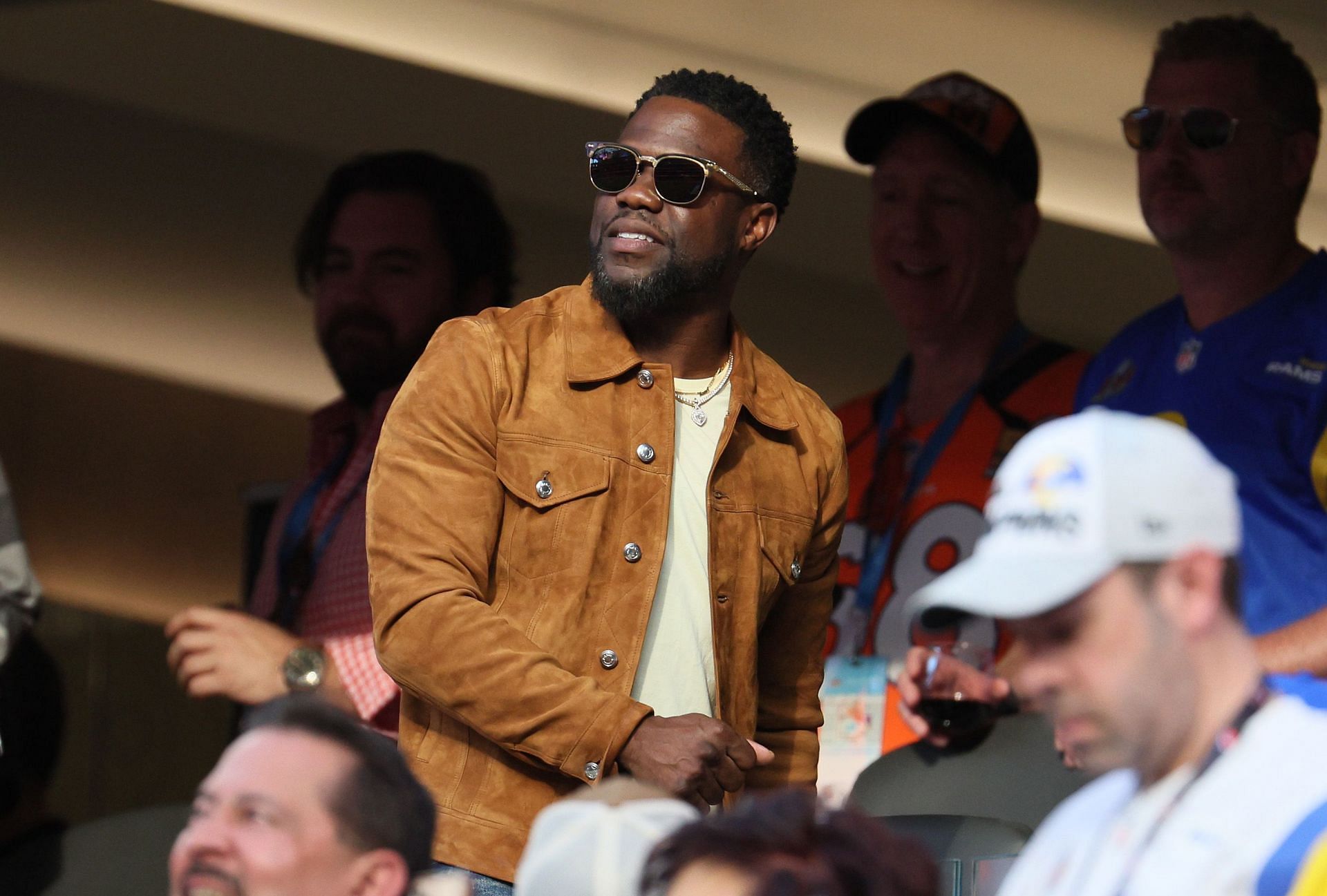 Philadelphia Eagles Superfan Kevin Hart Gets A Surprise Visit From His  Favorite Team Mascot, Shoutout Dwayne The Rock Johnson for sending this  custom Eagles jersey in Kevin's size 