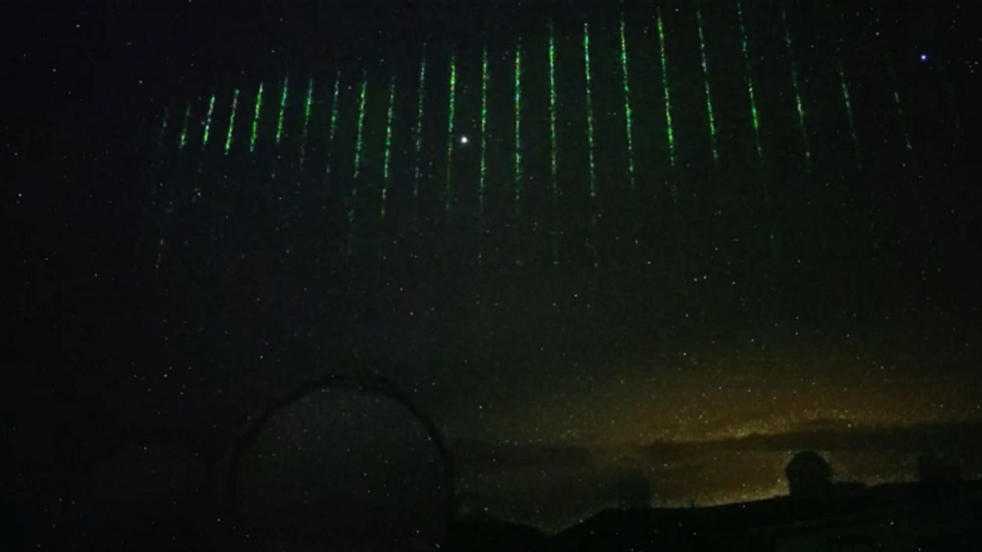 Green lasers seen in Hawaii sparks hilarious reactions (Image via NAOJ)