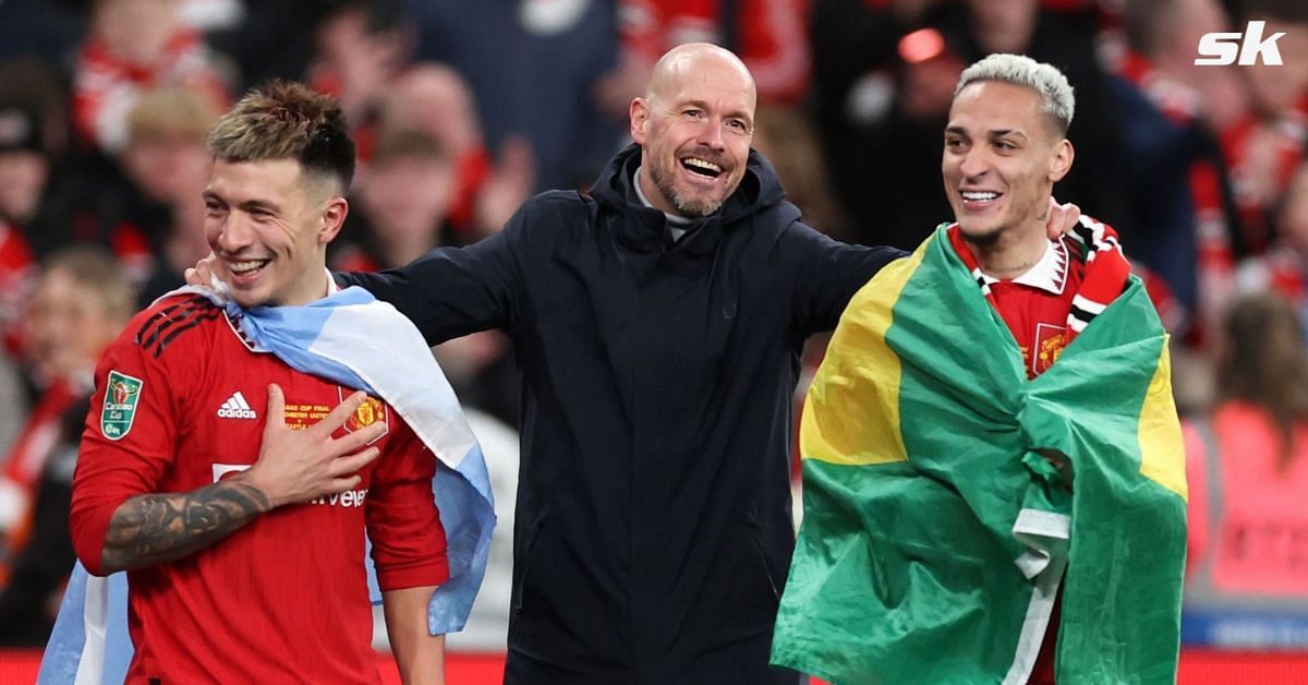 Manchester United manager Erik ten Hag (centre) with Lisandro Martinez (left) and Antony (right).