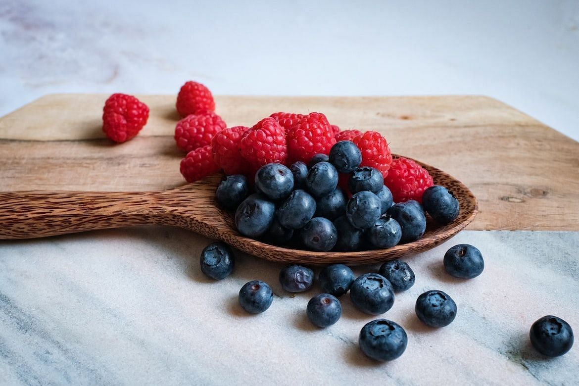 Berries prevent eyes from oxidative stress. (Photos via Unsplash/Annemarie Grud&euml;n)