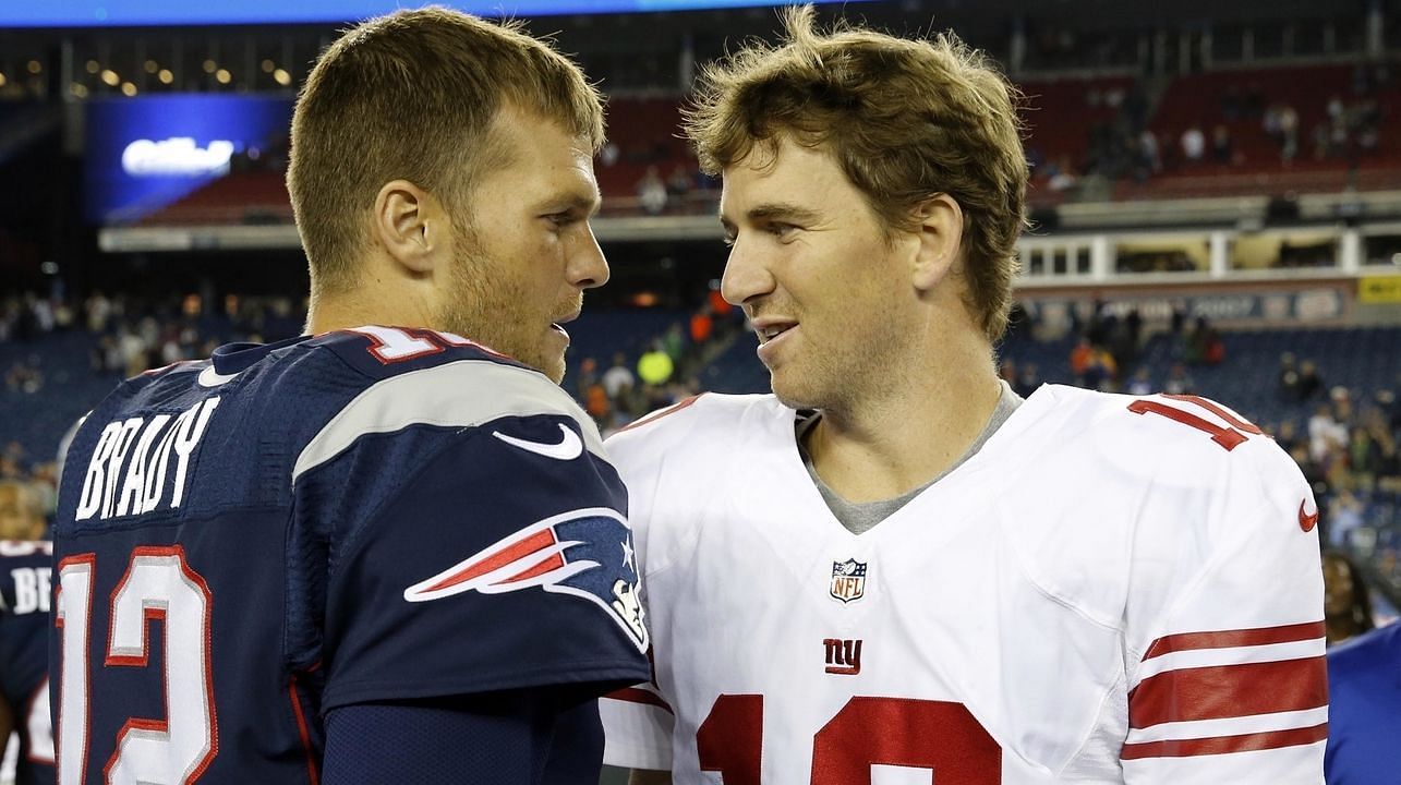 (L-to-R) Tom Brady and Eli Manning