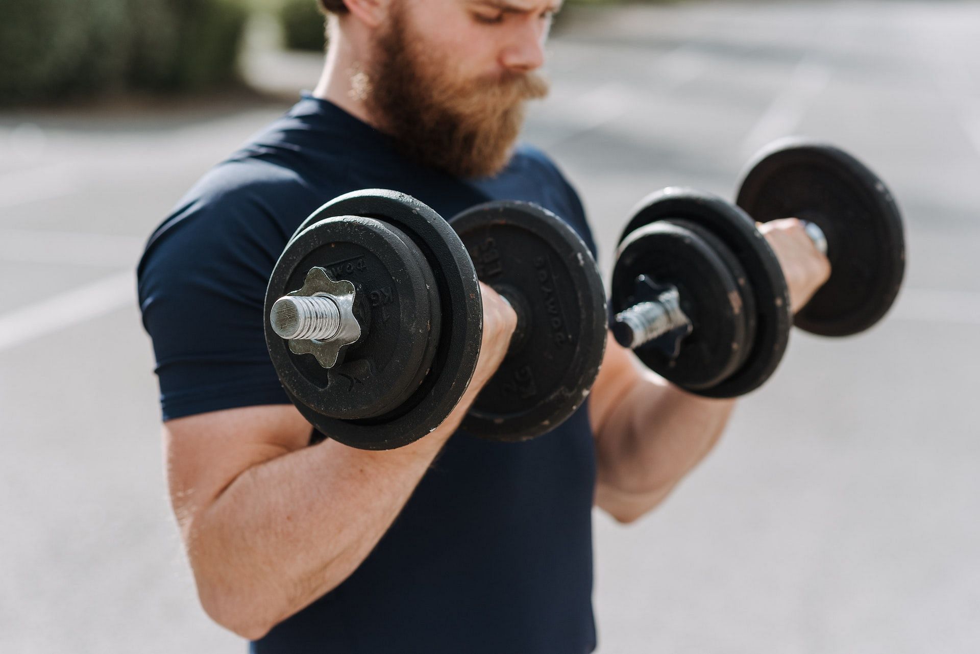 Dumbbell upright row builds strength in the chest and upper back. (Photo via Pexels/Anete Lusina)