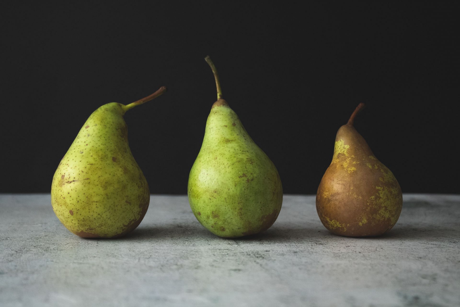 Pear benefits include heart protective properties (Image via Unsplash/Tijana Drndarski