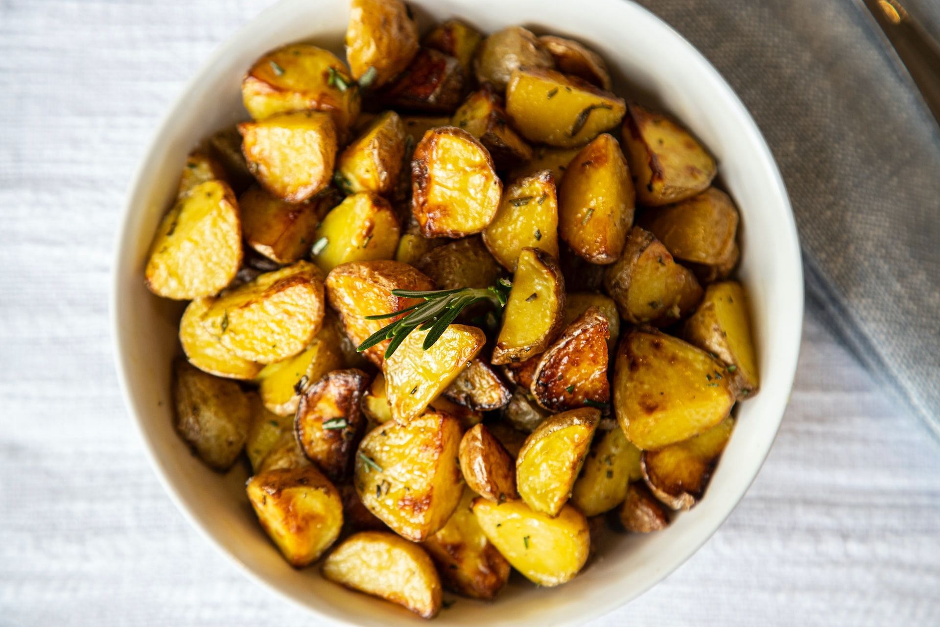 Potatoes and other starchy vegetables are rich in carbohydrates. (Photo via Unsplash/Clark Douglas)