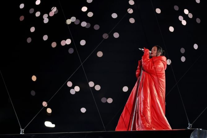 Was Rihanna first billionaire to headline Super Bowl halftime show?