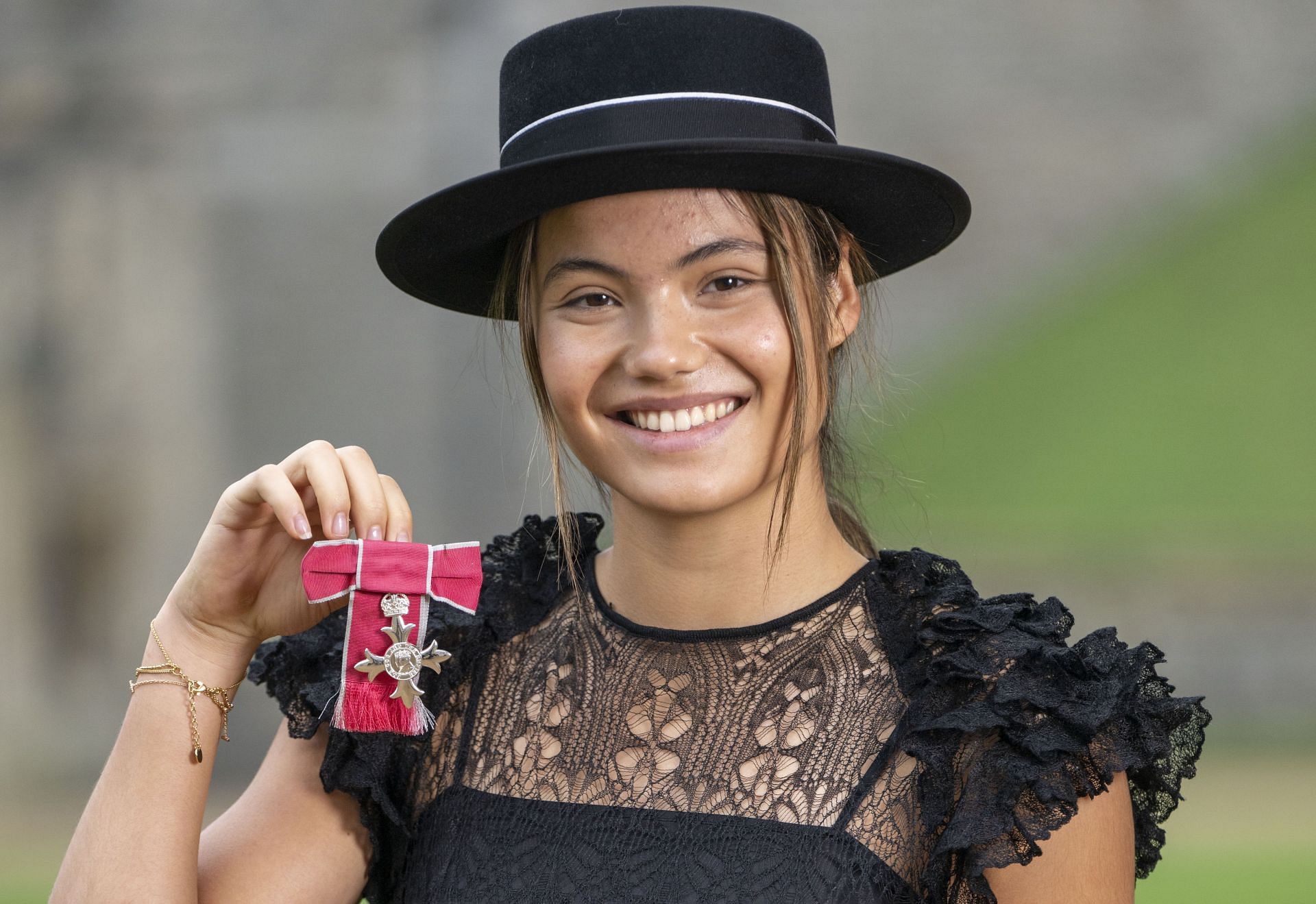 Emma Raducanu receives her MBE honor at Windsor Castle.