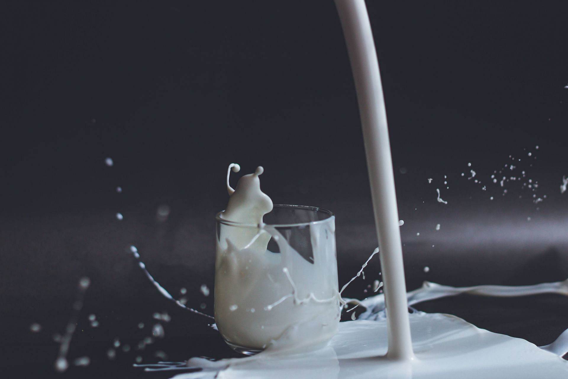 Milk can be included in low fiber diet for colonoscopy. (Image via Unsplash/Anita Jankovic)