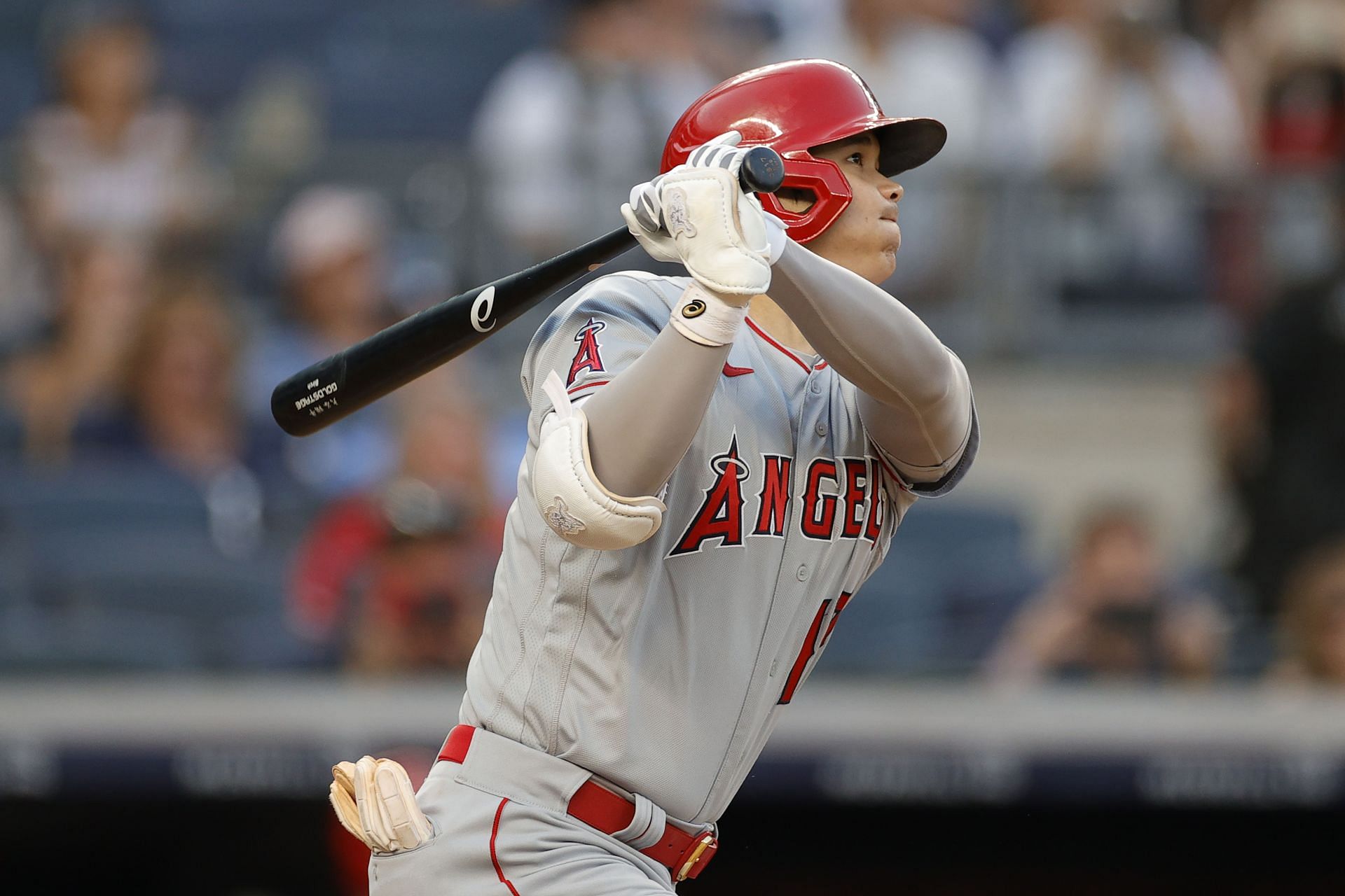  Shohei Ohtani #17 of the Los Angeles Angels hits a home run during the third inning against the New York Yankees on June 29, 2021 (Photo by Sarah Stier/Getty Images).