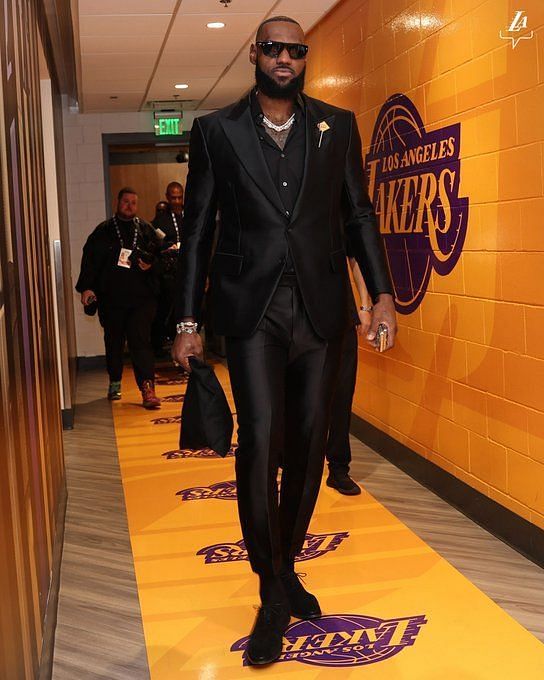 NBA players are wearing hoodies under blazers. Some call it 'the DeMatha  look.' - The Washington Post