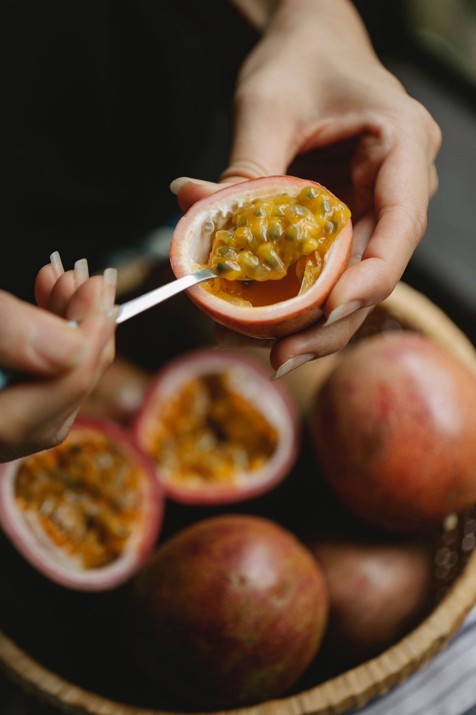 You can eat seeds of passion fruit (Image via Pexels/Any Lane)