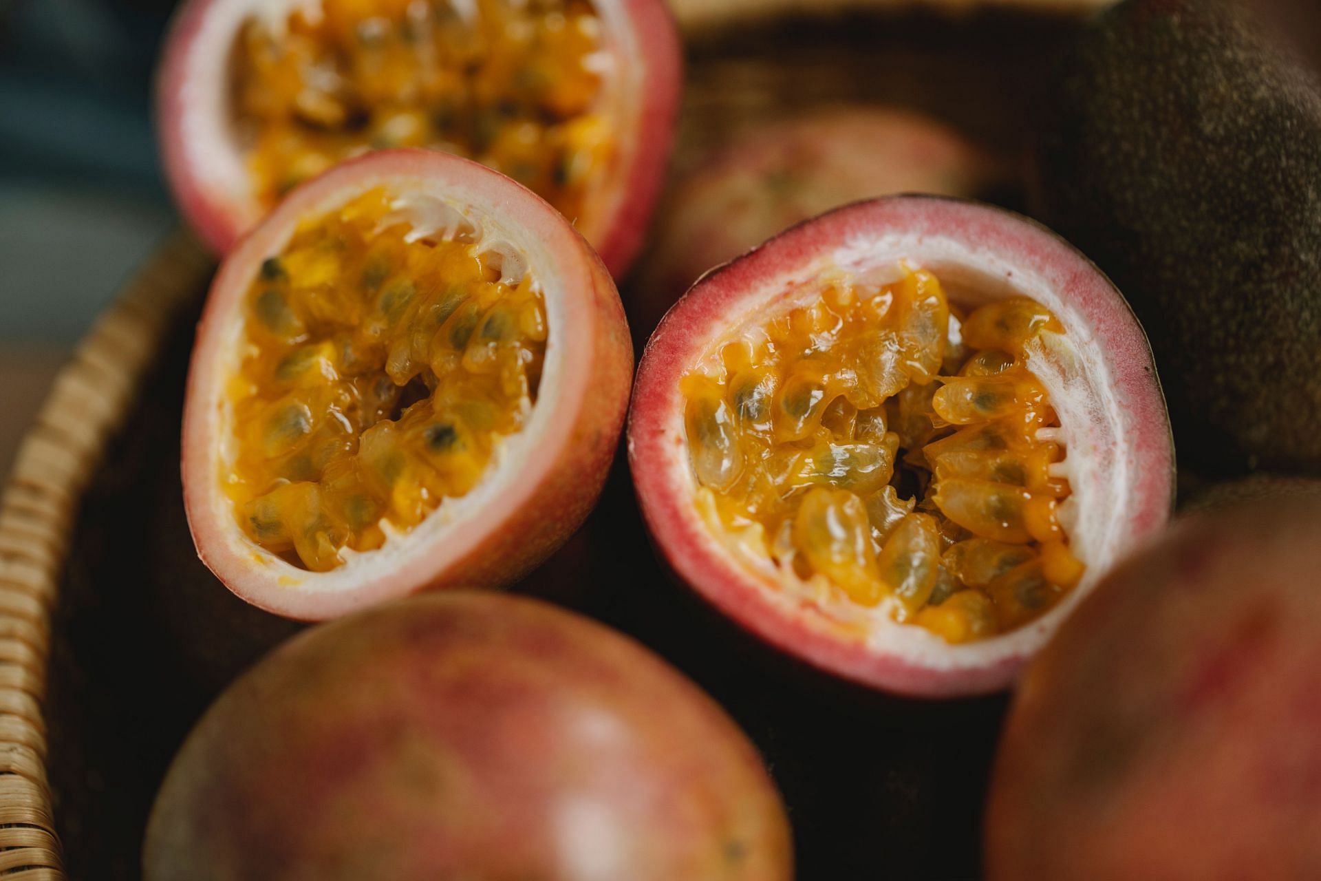 Benefits of passion fruit (Image via Pexels/Any Lane)
