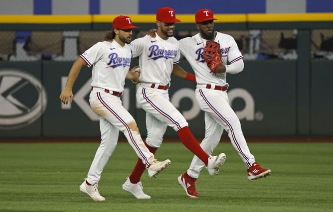 Texas Rangers legend and front office executive Ian Kinsler believes the team can be a contender: "The Rangers have just as good a chance as anybody"