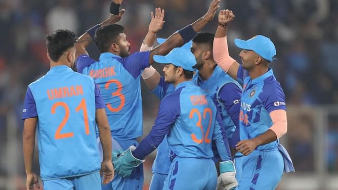 "Feels like India took a look at Pakistan and designed their bowling attack" - Ramiz Raja