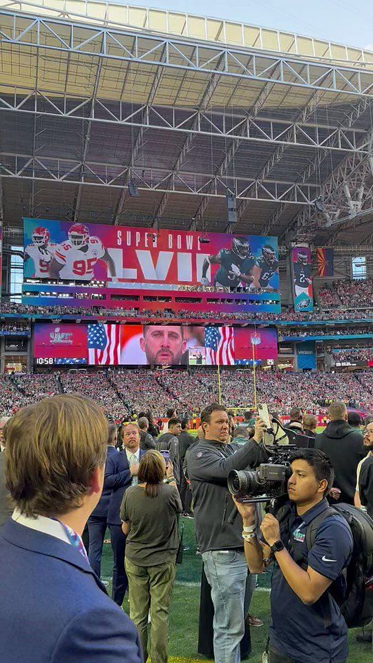 Eagles' Nick Sirianni cries during national anthem before Super Bowl vs.  Chiefs 