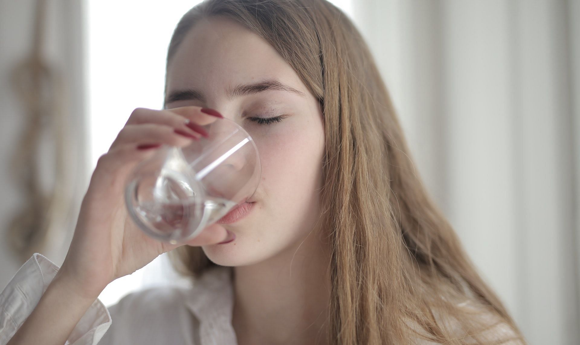 Staying hydrated is the key to good digestion and healthy skin. (Photo via Pexels/Andrea Piacquadio)