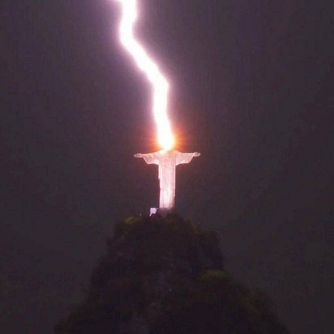 “a Clear Message From God” Video Of Christ The Redeemer Getting Struck By Lightning In Brazil 