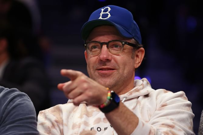 When Ted Lasso star Jason Sudeikis threw shade at Brett Favre over high-profile sexting scandal
