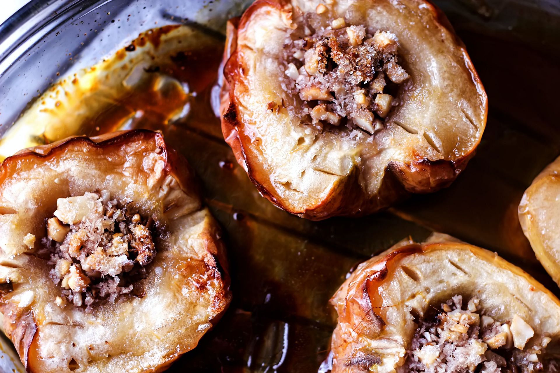 Baked apple desserts are quite yummy and healthy. (Image via Unsplash/Liia Plmp)