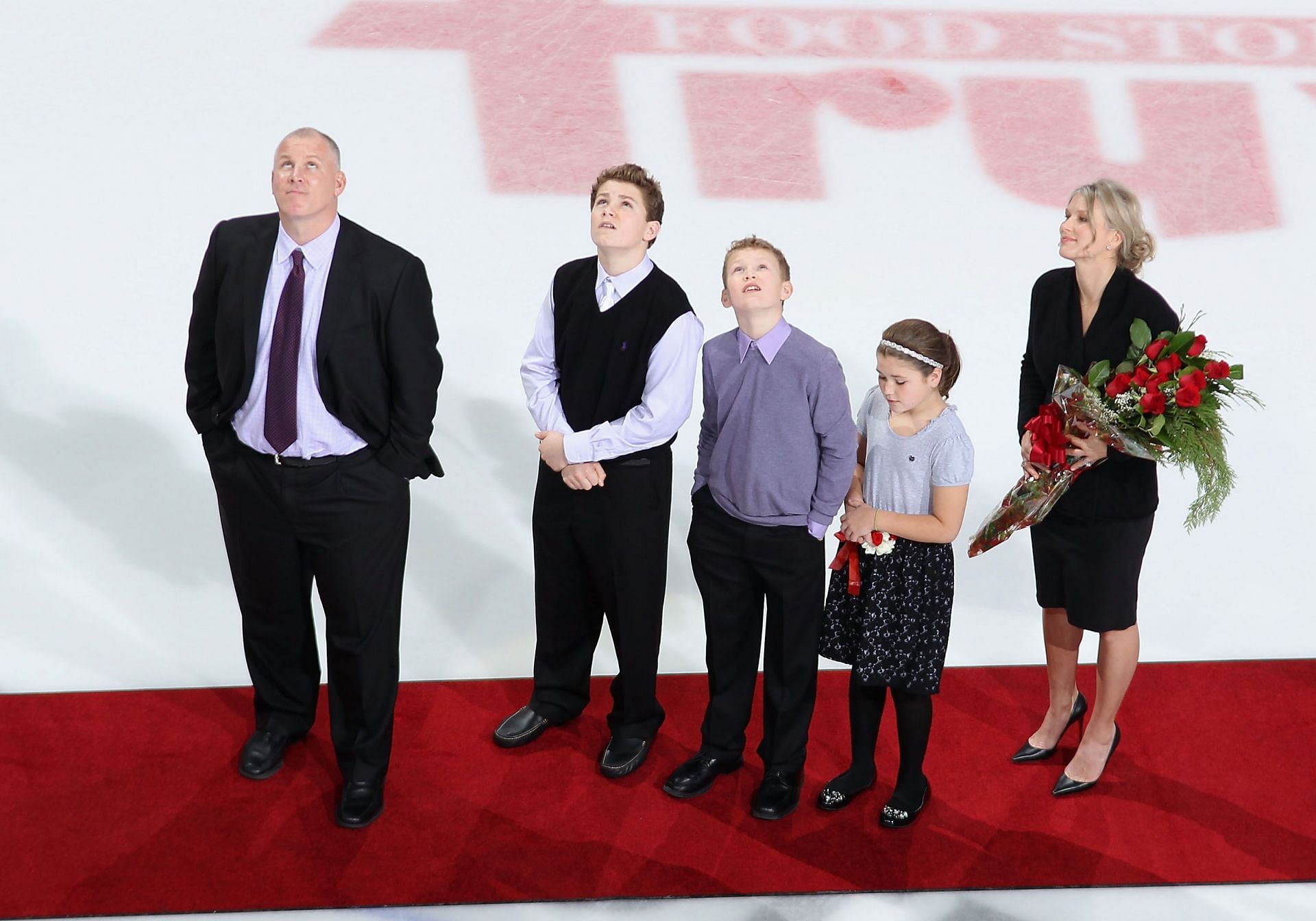 Former NHL player Keith Tkachuk and his family during a &quot;Ring of Honor&quot; ceremony in December 23, 2011 (Photo by Christian Petersen/Getty Images)