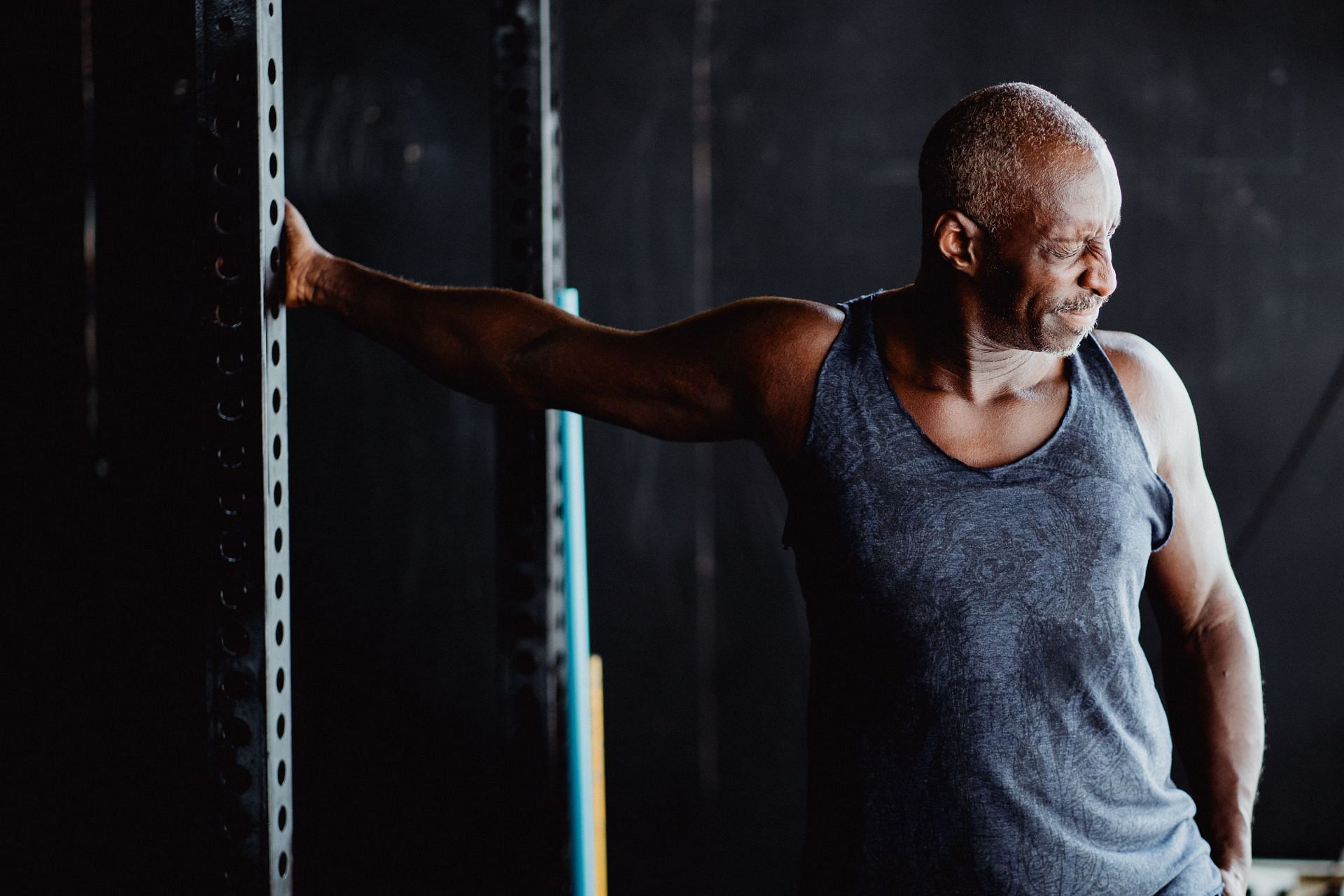 Exercises for shoulder impingement help in getting relief from the pain. (Image via Pexels/ Ketut Subiyanto)