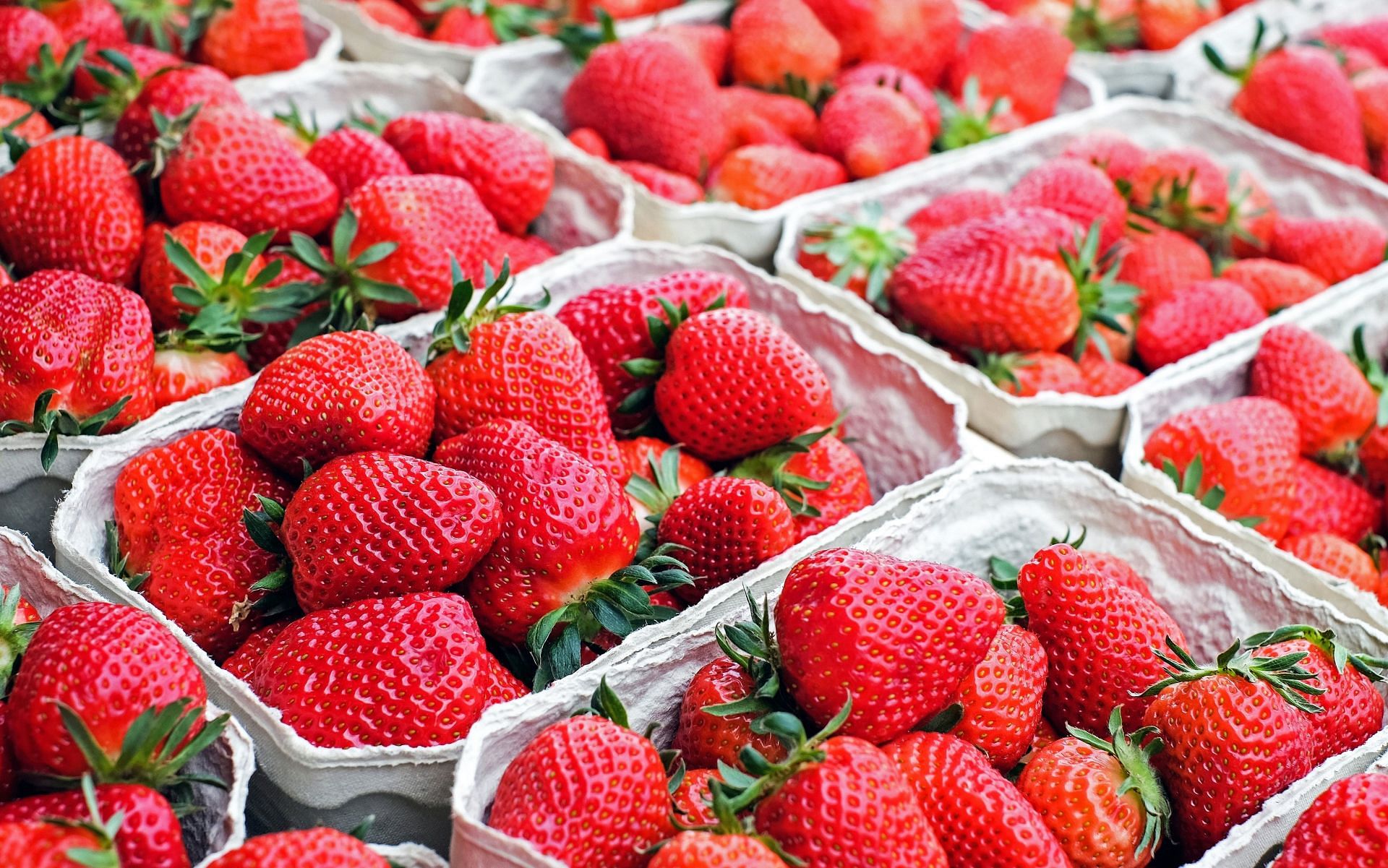 Each strawberry is a receptacle, in which 200 or more fruits are embedded together. (Image via Pexels/Pixabay)