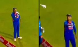 [WATCH] Suryakumar Yadav plays with paper plane during the 3rd IND vs NZ T20I