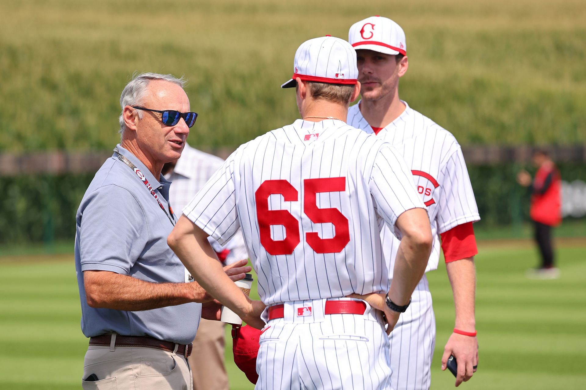 MLB Commissioner Rob Manfred talks with Eric Jagers (65) of the Cincinnati Reds.