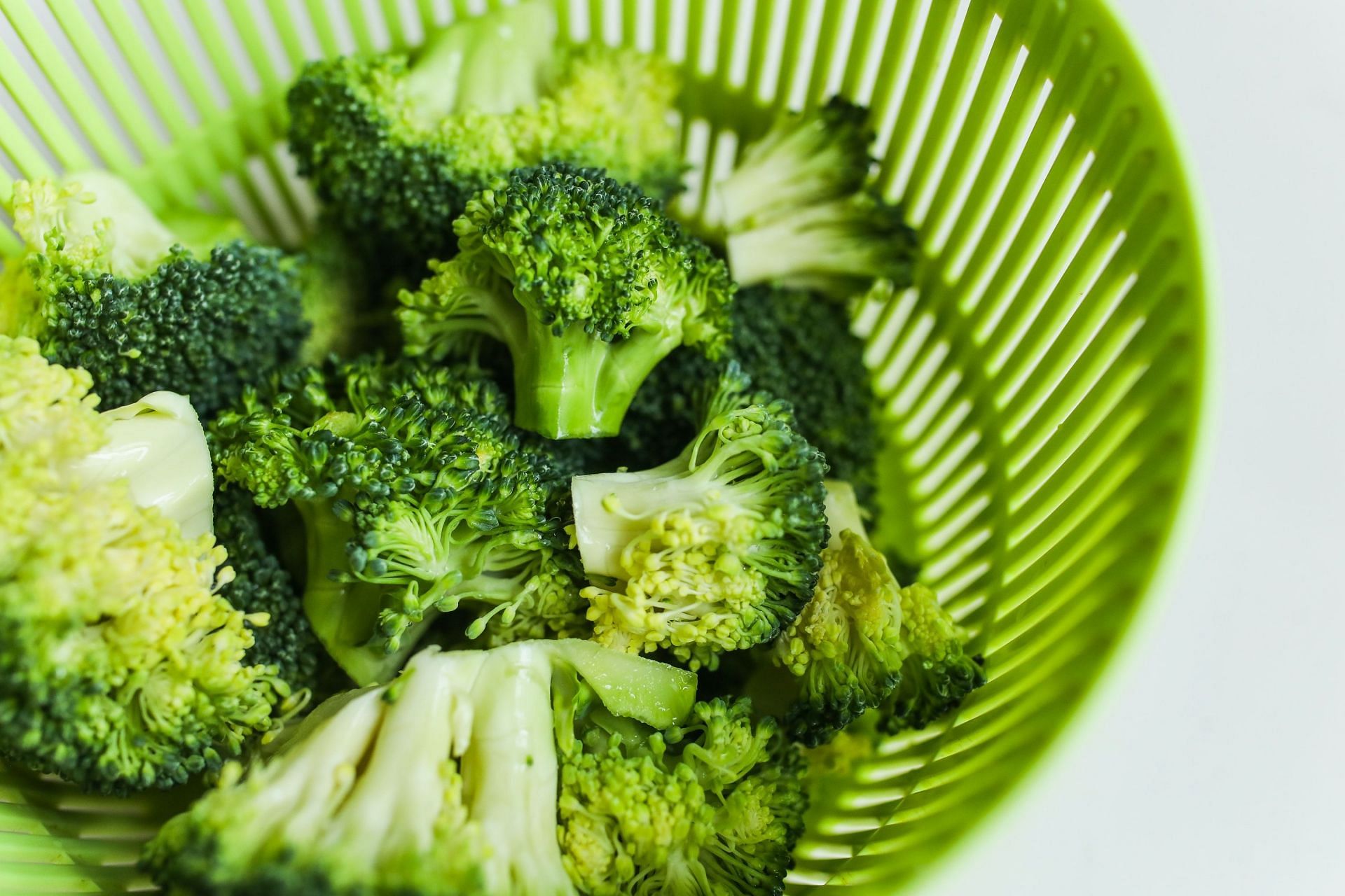 Foods for hair growth: Broccoli is rich in potassium. (Image via Pexels / Polina Tankilevitch)