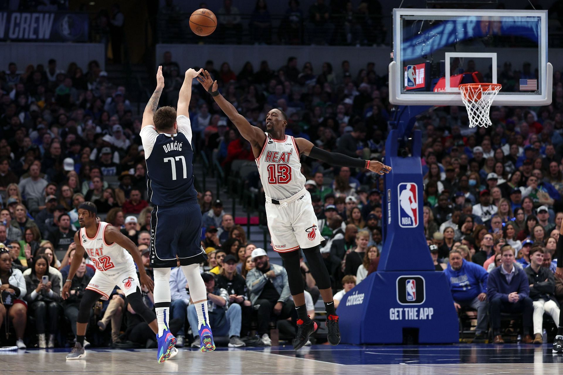 Doncic is a deadly scorer (Image via Getty Images)