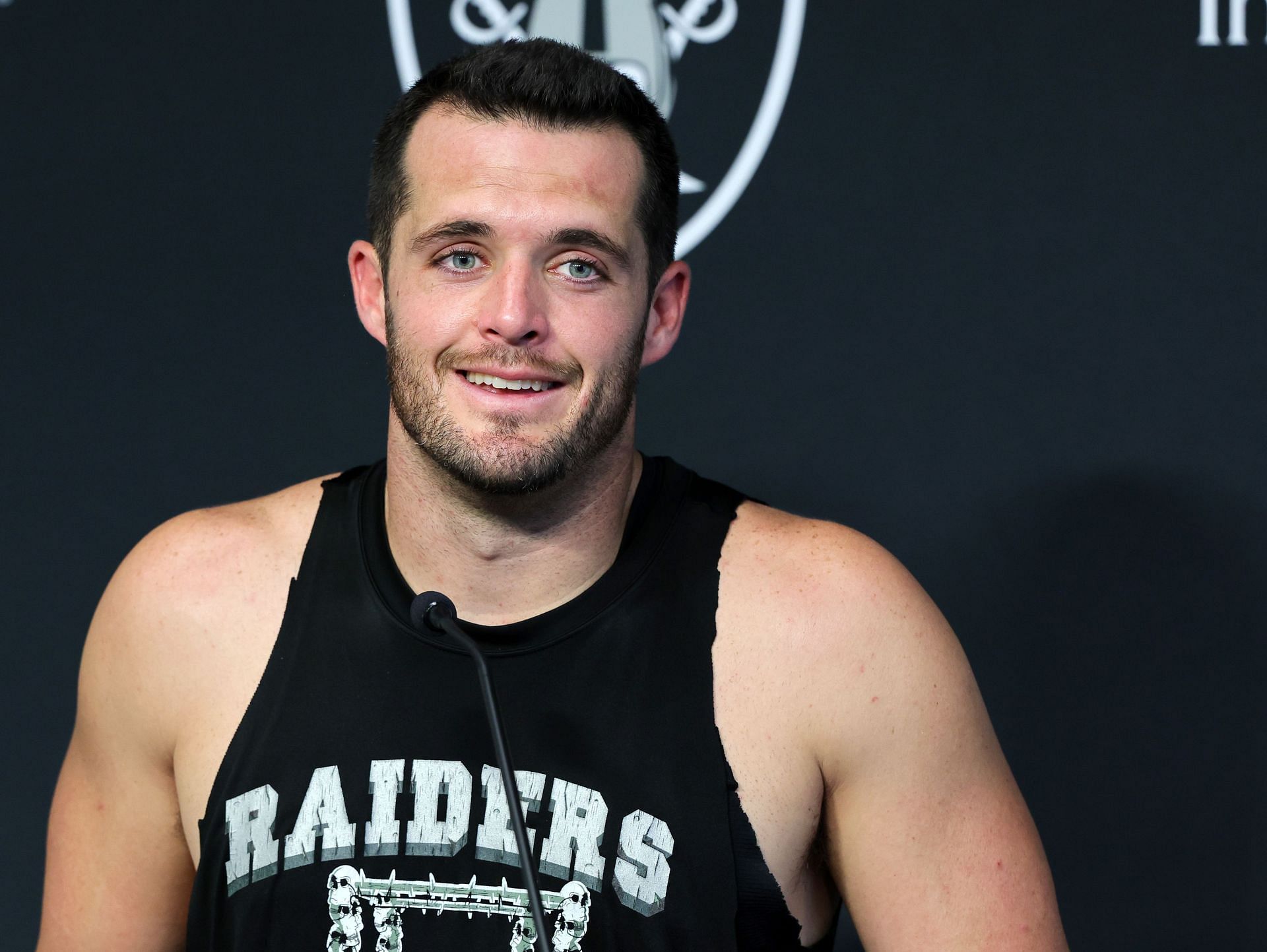 Derek Carr & the Raiders are DONE! - Adam Schefter on Raiders exploring  trade offers