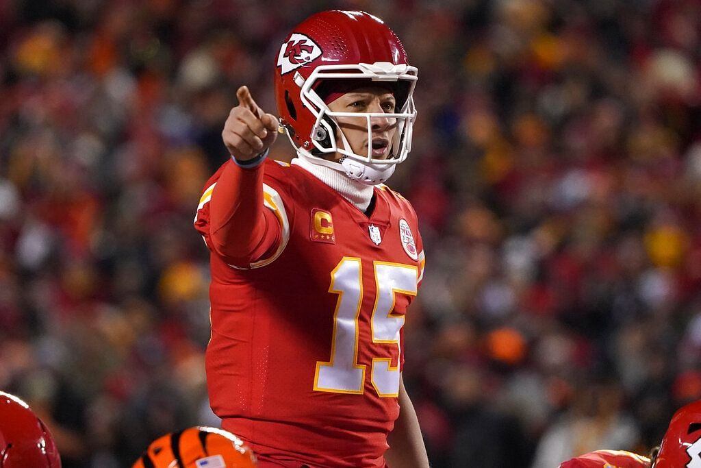 KC Chiefs: Patrick Mahomes used Men in Black Neuralyzer vs Dolphins